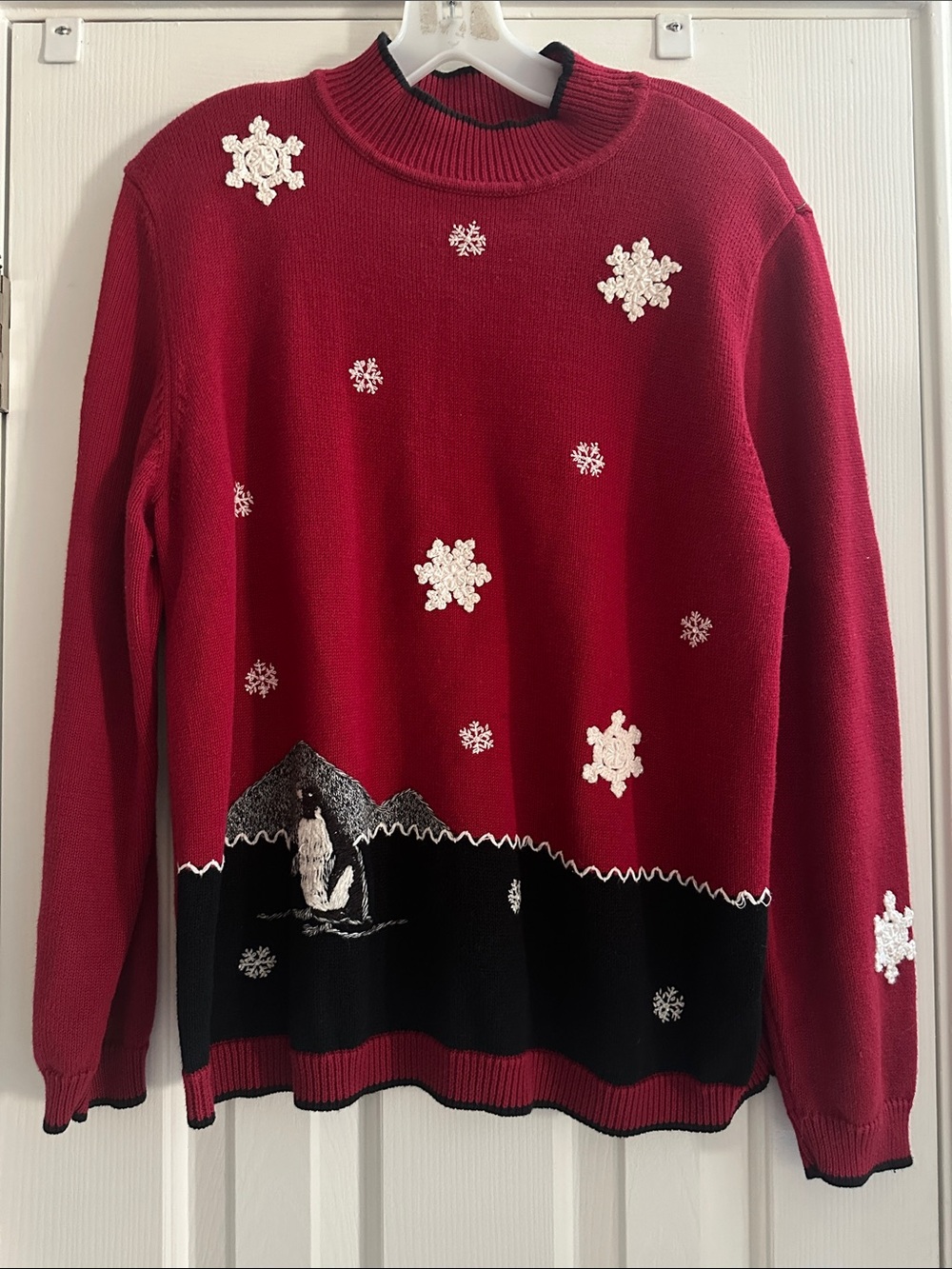 Vintage 90s Red Snowflake Penguin Mock neck Sweater Women’s L Festive Cabincore